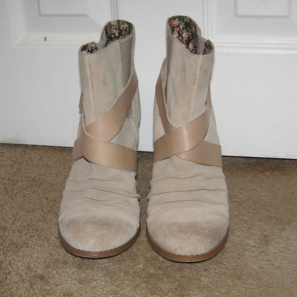 size 9 Seychelles Slip on Beige Wedge Booties - Picture 3 of 10